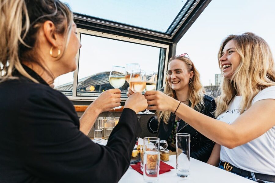 Amsterdam: Cheese & Wine Cruise Tasting Experience - Magere Brug and Amsterdam After Dark