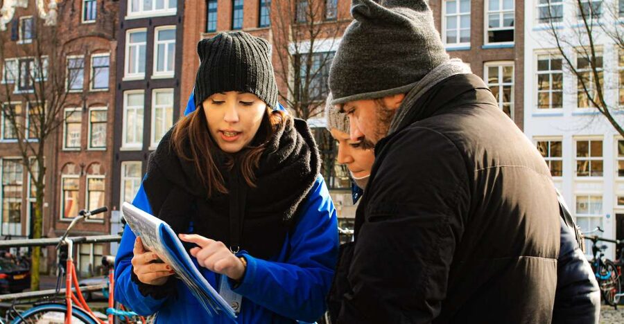 Amsterdam: City Center Walking Tour in italian - Starting beneath Dam Square’s grand buildings
