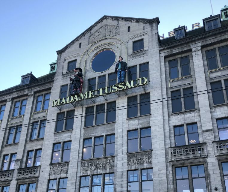 Amsterdam: City Center Walking Tour in italian - The Begijnhof gives you a quieter pause