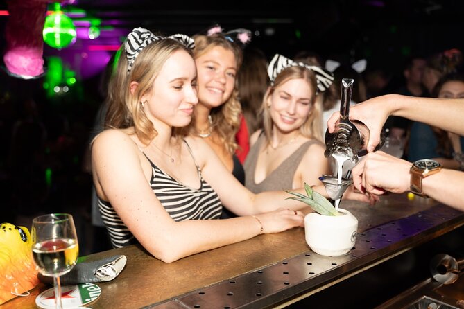 Amsterdam: City Centre Bar Crawl and Nightlife Experience - Starting in the city centre