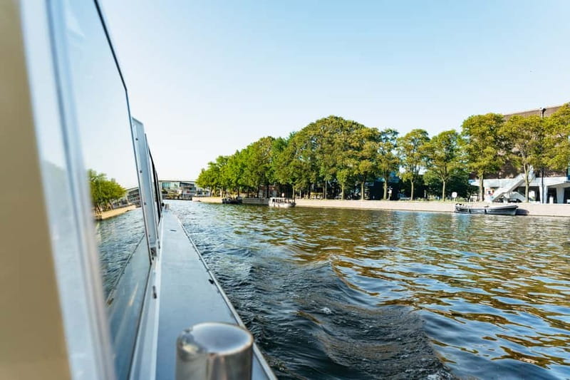 Amsterdam: City Centre Canal Cruise & Free Flower Cocktail - Skinny Bridge, Dancing Houses, and the final stretch