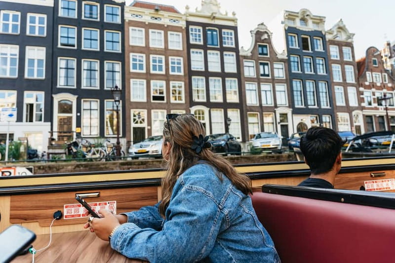 Amsterdam: City Centre Canal Cruise & Free Flower Cocktail - Commentary, languages, and the flower cocktail