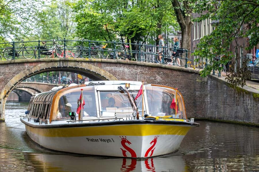 Amsterdam: City Centre Canal Cruise & Free Flower Cocktail - Choosing between Central Station, Damrak, and the Rijksmuseum