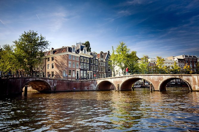 Amsterdam City Centre Cruise on heated boat with Audioguide - Should you book it?