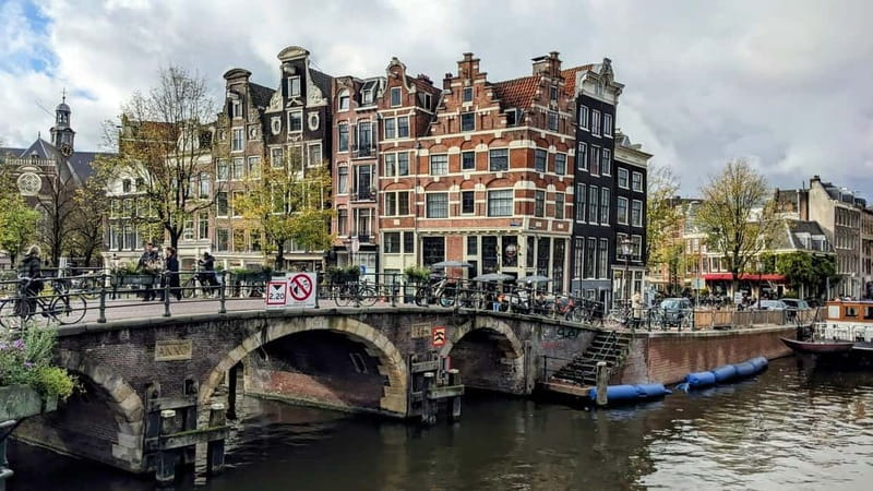 Amsterdam: City walking experience with a local - Why this two-hour walk works well in Amsterdam