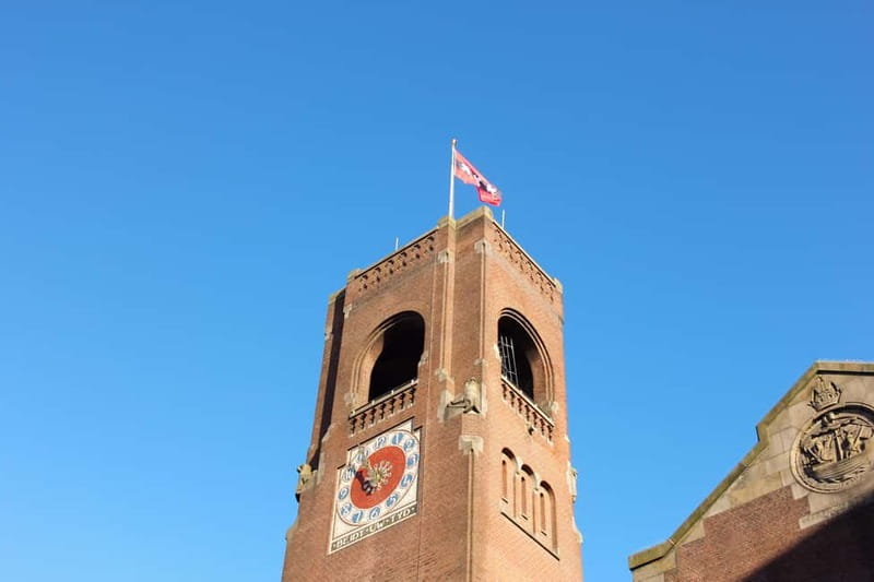 Amsterdam: City walking experience with a local - Begijnhof and Amsterdam’s older character