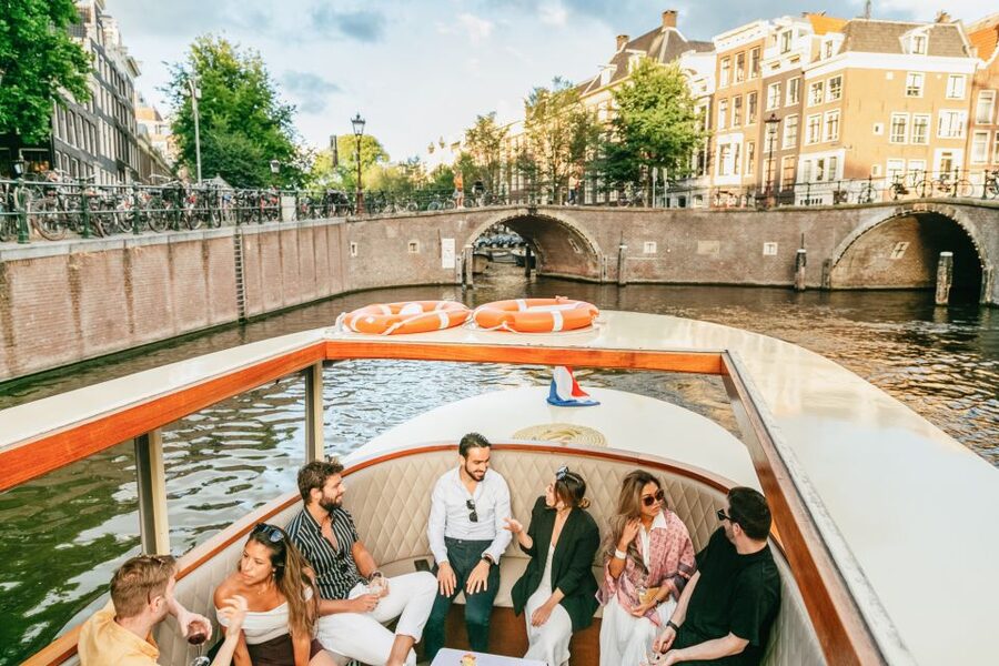 Amsterdam: Classic Boat Cruise with Optional Cheese & Wine - Herengracht and the Golden Bend