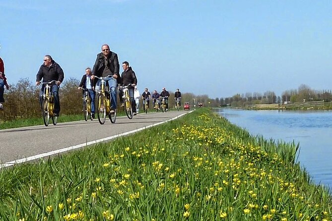 Amsterdam Countryside and Villages Bike Tour - Durgerdam follows the dike to the water