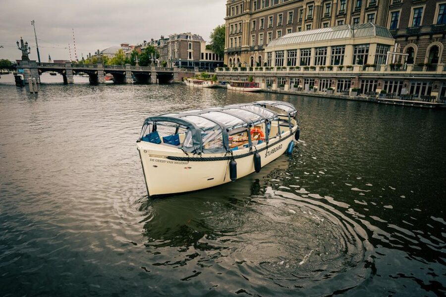 Amsterdam: Covered Canal Booze Cruise with Unlimited Drinks - Key points at a glance