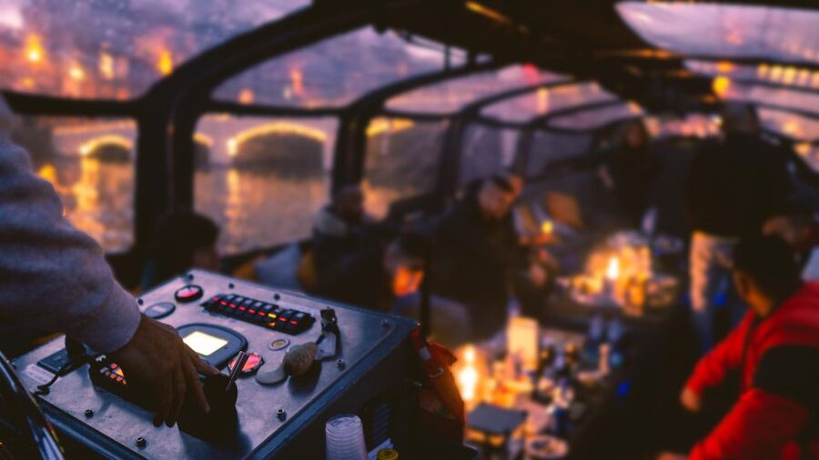Amsterdam: Covered Canal Booze Cruise with Unlimited Drinks - From the Red Light District to Central Station