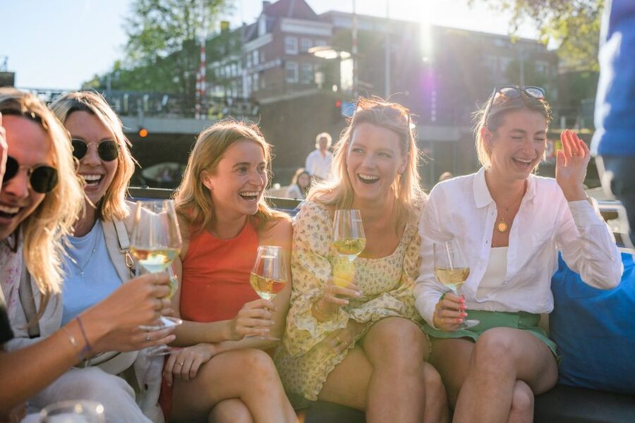 Amsterdam: Covered Canal Booze Cruise with Unlimited Drinks - Daylight, sunset, or after-dark timing