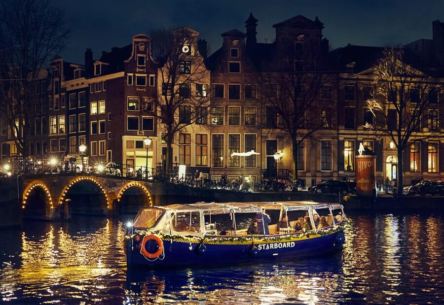 Amsterdam: Cozy Evening Canal Cruise With Open Bar Option - The Magere Brug and the Amstel connection