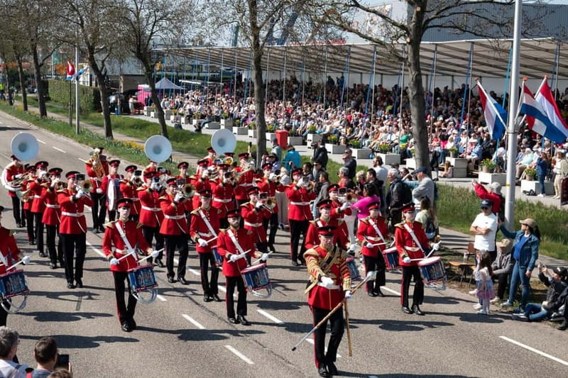 Amsterdam: Day Trip to Flower Parade & Keukenhof on April 18 - The transfer from This is Holland