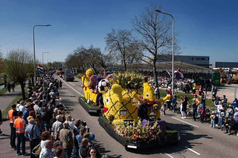 Amsterdam: Day Trip to Flower Parade & Keukenhof on April 18 - Practical timing for a smoother day