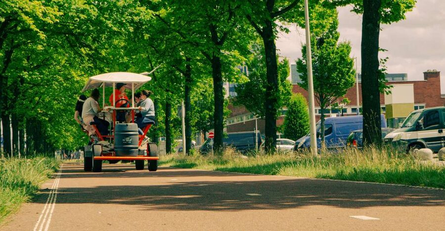 Amsterdam: Dutch Beer Bike Blast Tour with Onboard Bar - What kind of Amsterdam experience is this?