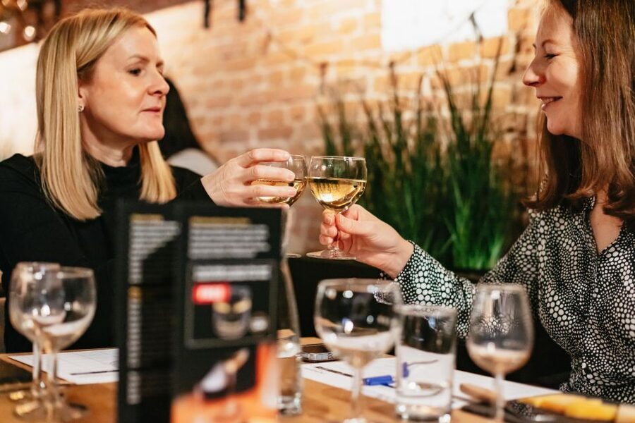 Amsterdam: Dutch Cheese Tasting Experience with Wine - A 45-minute schedule that stays focused