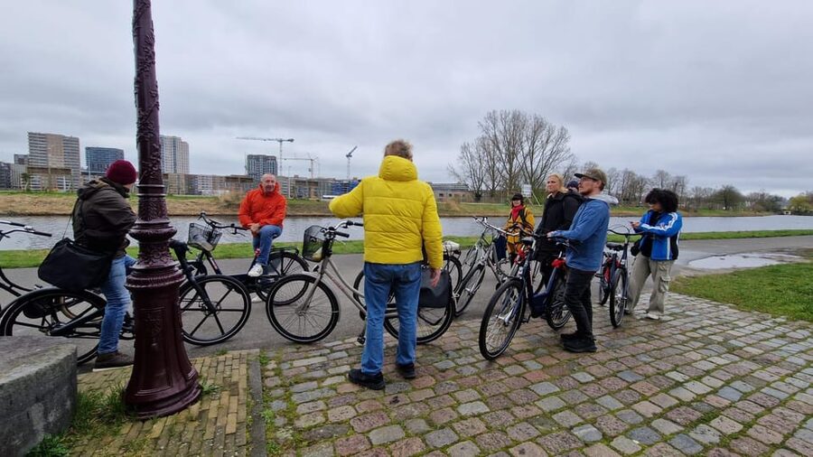Amsterdam: Dutch Countryside E-Bike with Cheese & Clogs - Who should book this ride?