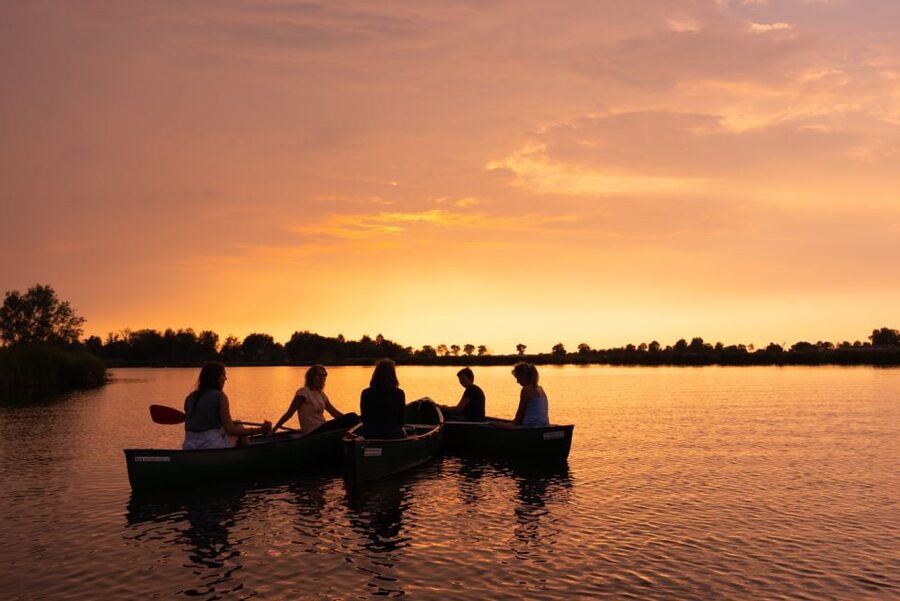 Amsterdam: Dutch Countryside Sunset Canoe Tour - Picnic by the lake and a possible swim