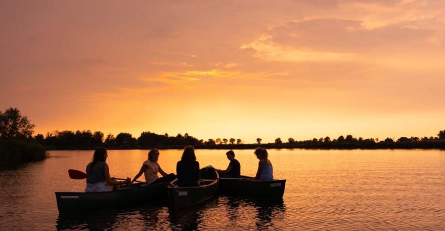 Amsterdam: Dutch Countryside Sunset Canoe Tour - A drink in a Dutch village home