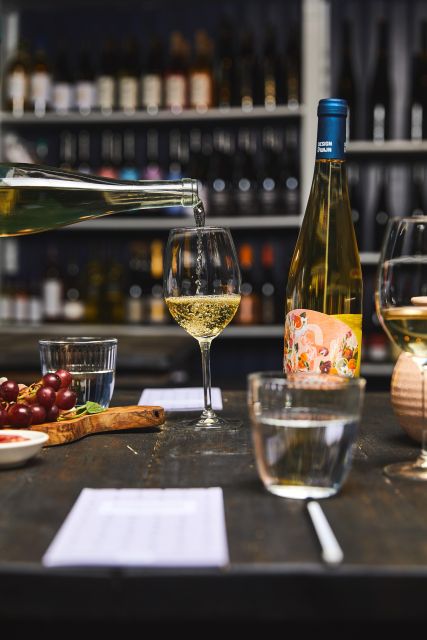 Amsterdam: Dutch Wine Tasting with Sommelier - Diederik’s teaching style and the small details