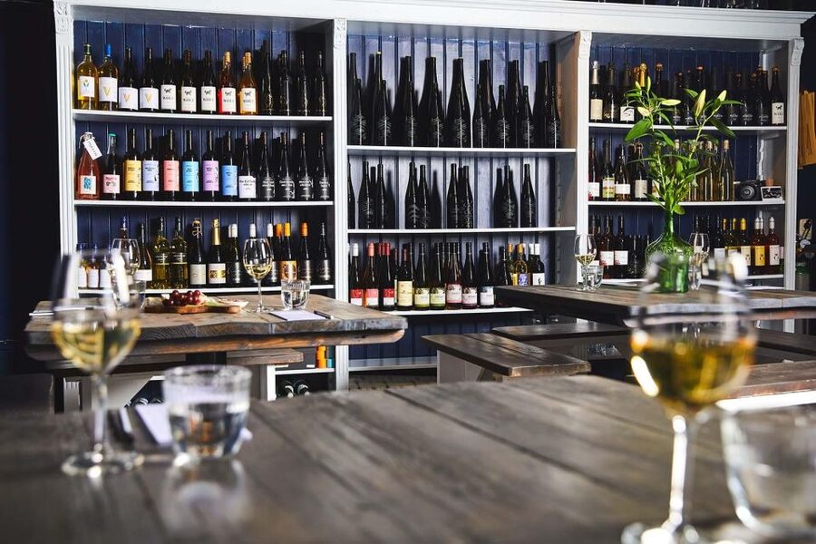 Amsterdam: Dutch Wine Tasting with Sommelier - Bread, extra bites, and pacing