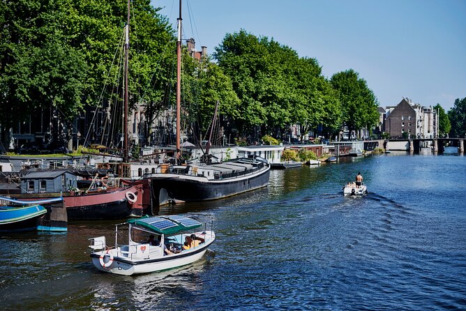 Amsterdam Essence in German: 90-minute waterway trip - Who should book this cruise