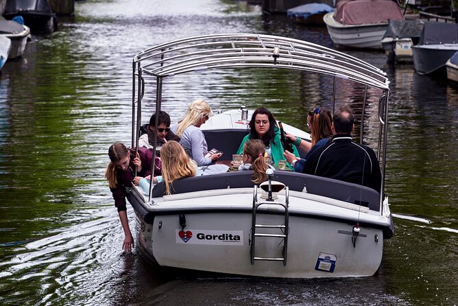 Amsterdam Essence in German: 90-minute waterway trip - Booking details that affect your plans