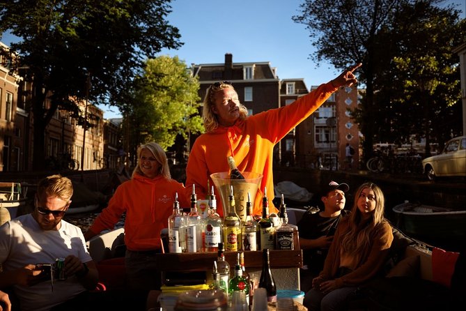 Amsterdam Evening Canal Cruise with Live Guide and Onboard Bar - The onboard bar and what the hour feels like