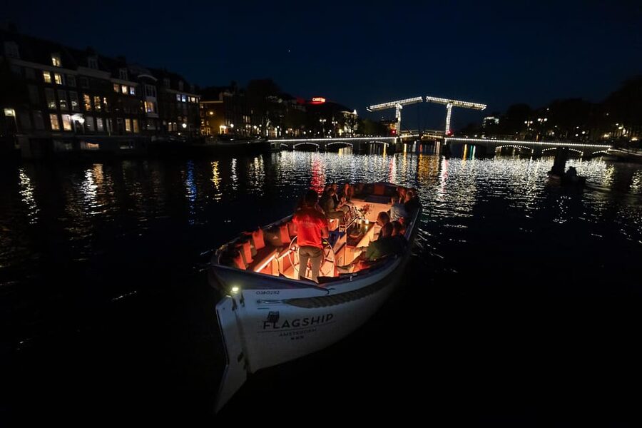 Amsterdam: Evening Canal Cruise with (Open) Bar on Board - What You See Along the One-Hour Route