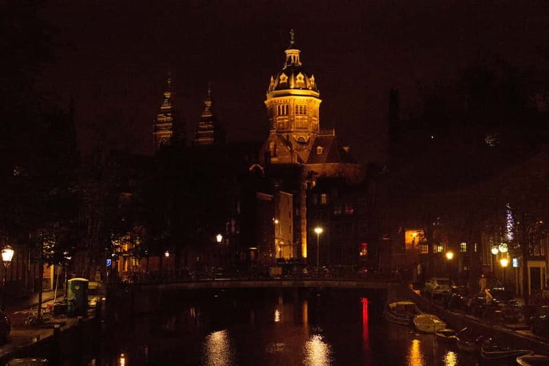 Amsterdam: Evening Cocktail Cruise along the canals - The boat, seating, music, and service
