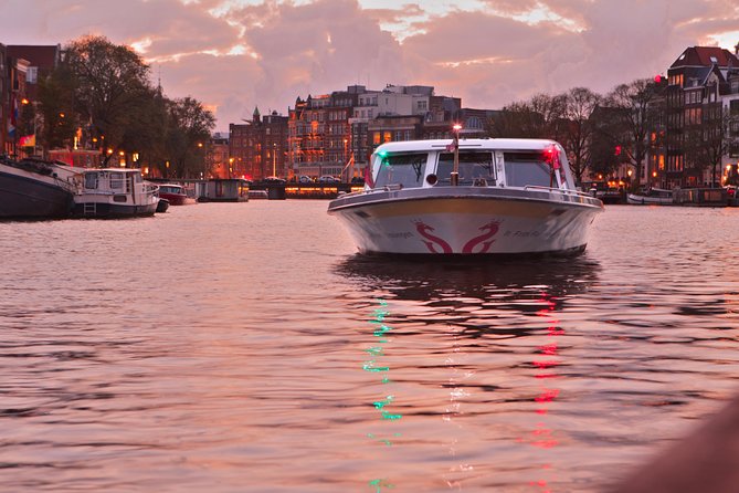Amsterdam Evening Cocktail Cruise with snacks - What this Amsterdam cocktail cruise is really like