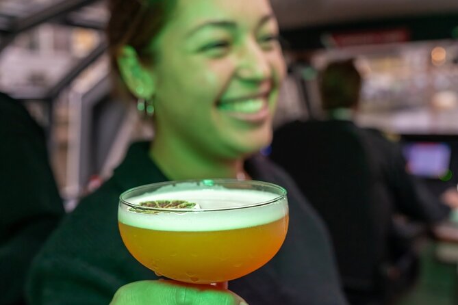 Amsterdam Evening Cocktail Cruise with snacks - The Skinny Bridge after dark
