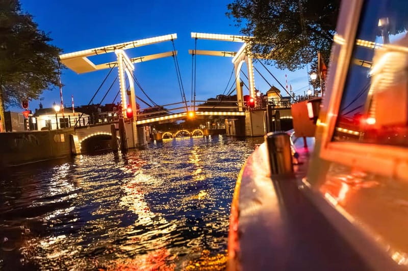 Amsterdam: Evening Cruise with Optional Wine and Snacks - Magere Brug after sunset