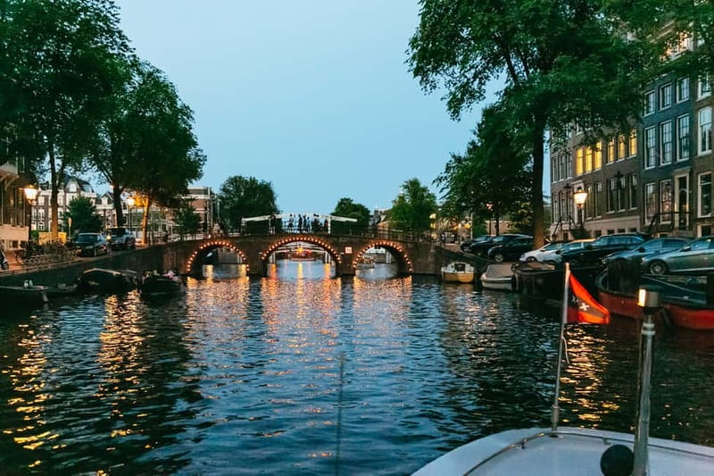 Amsterdam: Evening Cruise with Optional Wine and Snacks - Amstelsluizen, Carré, and the Amstel Hotel