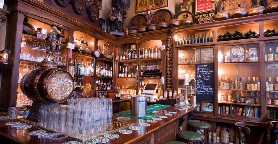 Amsterdam: Exclusive Red Light District Tour and Drink - Starting at Damrak and walking into old Amsterdam