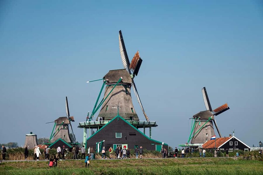 Amsterdam: Explore Zaanse Schans: Half-Day Luxury Coach Trip - Windmills, photos, and a short village walk