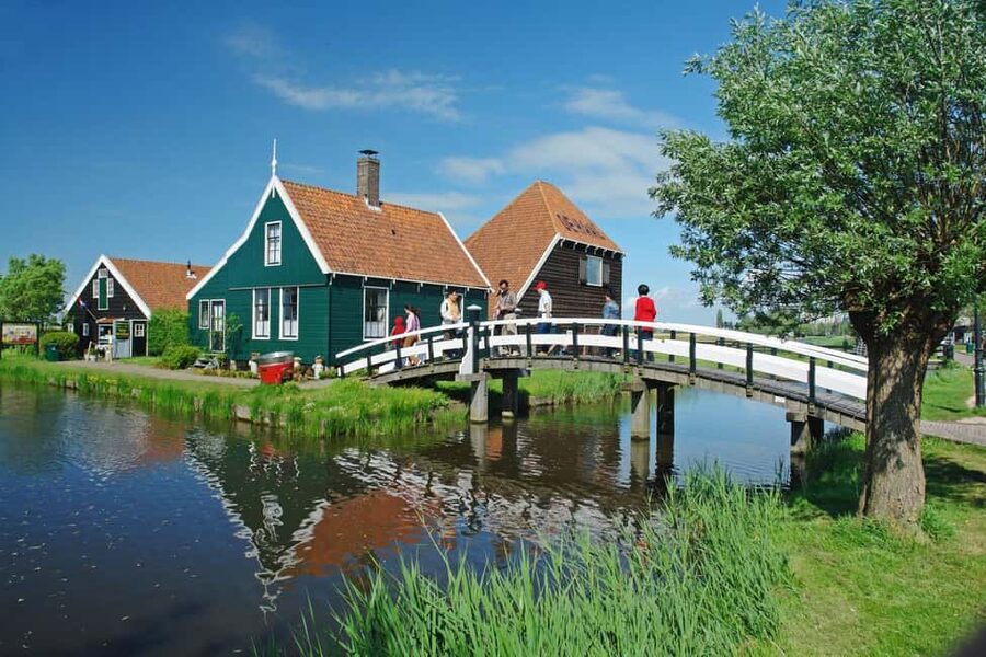 Amsterdam: Explore Zaanse Schans: Half-Day Luxury Coach Trip - Dutch cheese tasting and the making process