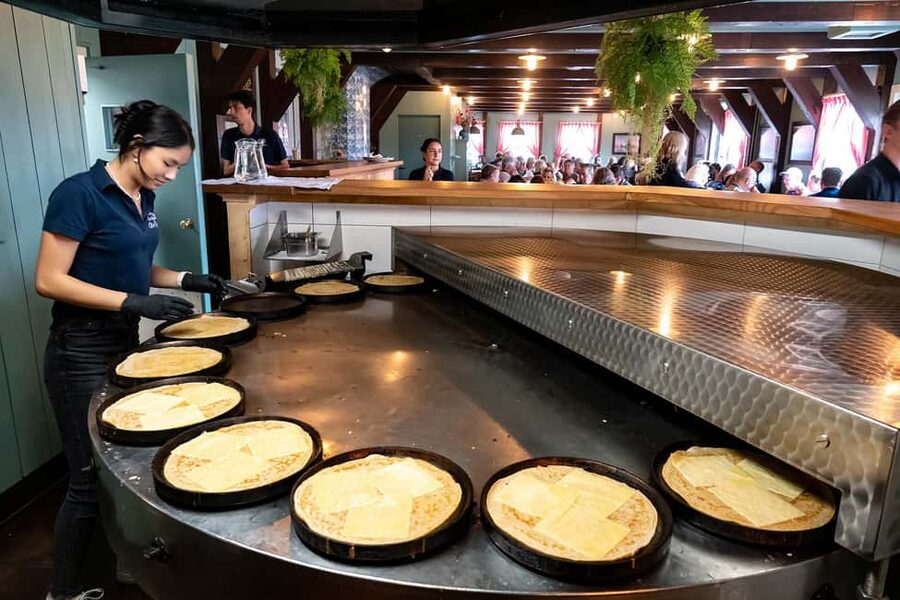 Amsterdam: Explore Zaanse Schans: Half-Day Luxury Coach Trip - Choosing between the departure times