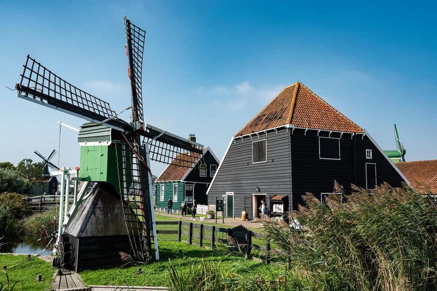 Amsterdam: Explore Zaanse Schans: Half-Day Luxury Coach Trip - What the $20 price really gives you