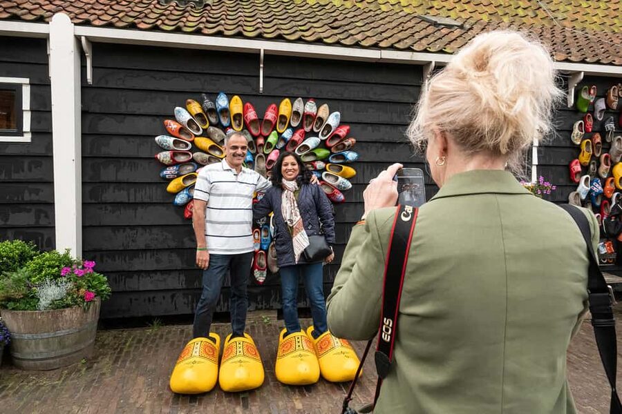 Amsterdam: Explore Zaanse Schans: Half-Day Luxury Coach Trip - Practical booking advice