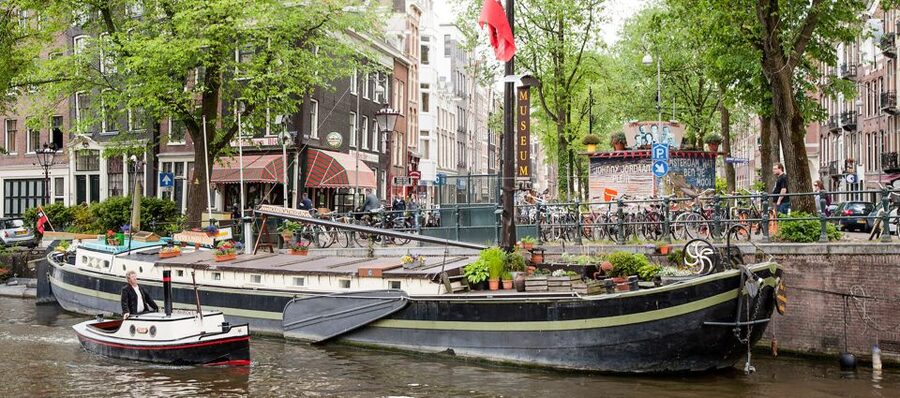 Amsterdam Explorer Pass: Save up to 50% on 3-7 Attractions - A seasonal trip to Muiderslot Castle