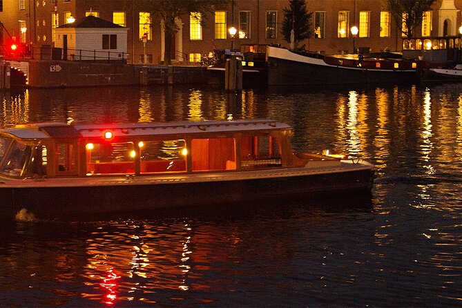Amsterdam Festival of Lights Cruise by Captain Dave - Warm drinks make winter viewing easier