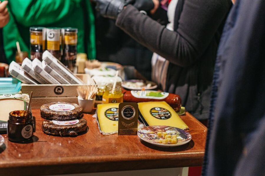 Amsterdam: Food and Culture Walking Tour with Tastings - Key points at a glance
