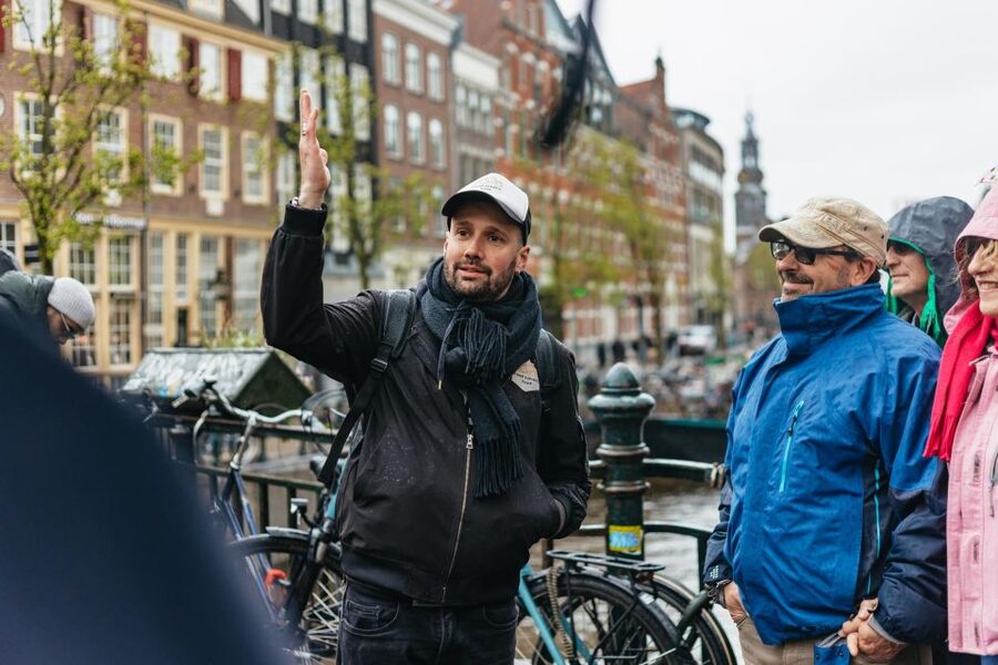 Amsterdam: Food and Culture Walking Tour with Tastings - Roman’s guiding style