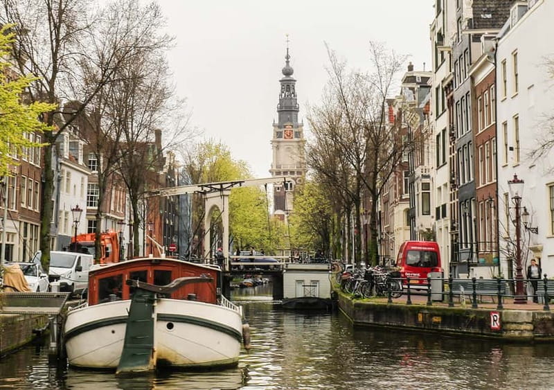 Amsterdam: German Canal Cruise with Unlimited Drinks Option - Choosing the unlimited drinks option