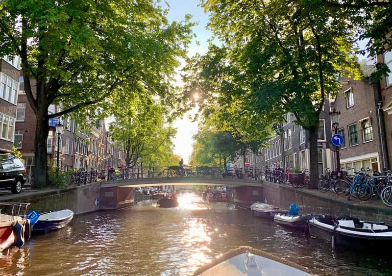 Amsterdam: German Canal Cruise with Unlimited Drinks Option - Why seeing Amsterdam by boat makes sense