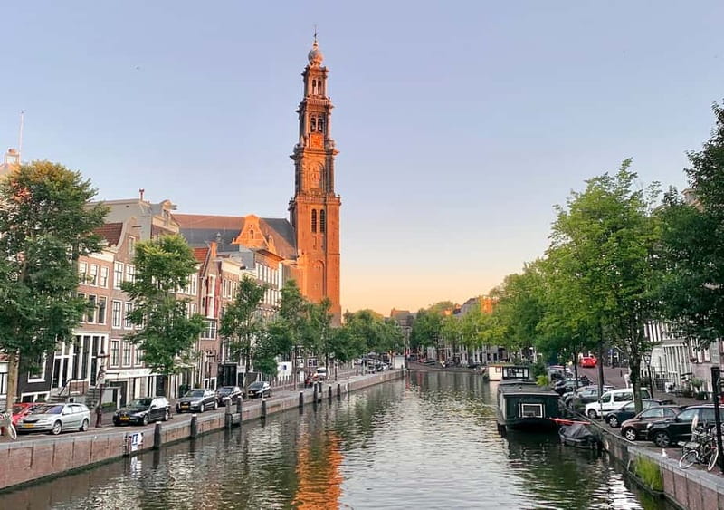 Amsterdam: German Canal Cruise with Unlimited Drinks Option - Meeting the boat beside Sea Palace