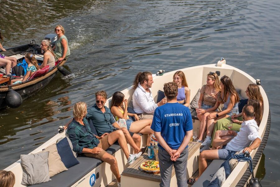 Amsterdam: German Guided Canal Cruise with on Board Bar - Why a canal ride is a smart first look at Amsterdam