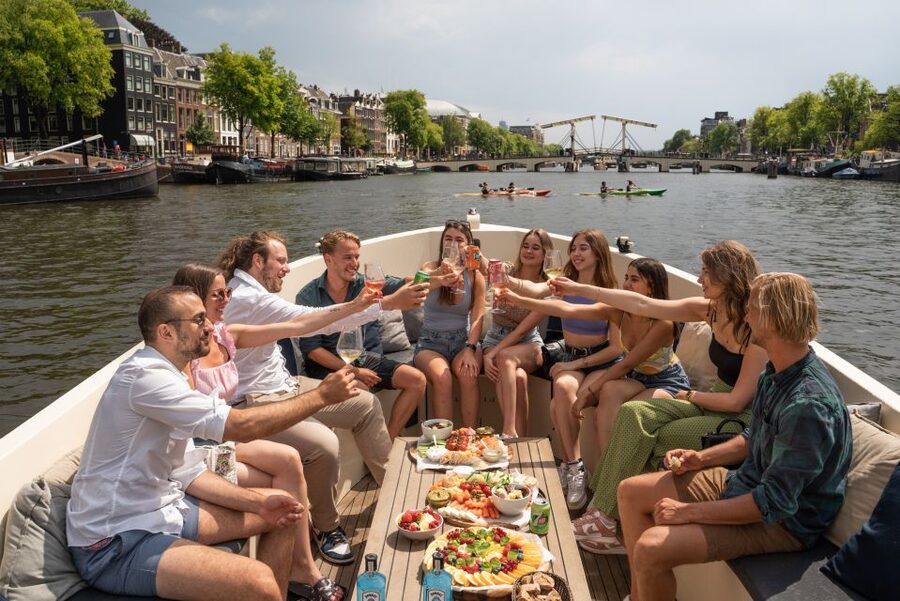 Amsterdam: German Guided Canal Cruise with on Board Bar - The Dancing Houses and the old city edge