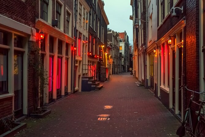 Amsterdam Ghost Hunt: Self-Guided Mystery Adventure - Starting at Hotel Prins Hendrik